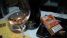 Contadi Castaldi Rosè 2006 e Toscanello al caffè Rosato moderno e di corpo, già dal colore fa sul serio con tono ramato affascinante e naso mai troppo piacione. Più floreale, minerale e sapido che fruttato, ha note di...