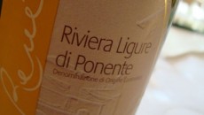 Aimone Giobatta Pigato Albenga 2009 Sulle prime non facilissimo da leggere, note di geranio e acqua piovana ma non spiacevoli, leggero al naso, poi lentamente basilico menta, nota ossidativa presente insieme a note iodate.