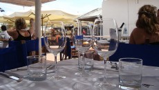 La risposta è la stessa che potete leggere sulle magliette dei ragazzi che lavorano qui, ovvero “alla grande” e non solo per la bellissima piattaforma in mezzo al mare, lo...