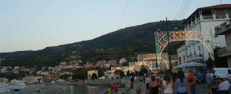 L’Approdo a Vibo Marina (VV) un isola Michelin in mezzo alla Calabria e due nuove cantine da tenere d’occhio Posticino ormai classico e di riferimento anche se non unanimanente considerato dalle guide del settore. Per me che vengo qua al mare da dieci anni, una specie di miraggio in...