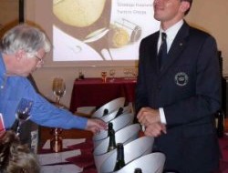 Roberto Anesi vince il MAster del Sagrantino, finalmente! Pare strano che un ex bravo giocatore professionista di hockey ora sommelier e ristoratore possa appassionarsi così tanto alle dolci colline dell’Umbria e le atmosfere del Montefalco ma davvero Roberto...