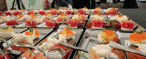 Meglio il rubinetto o la bottiglia? Degustazione acque minerali vs fontanello Publiacqua Firenze a Degustibook e abbinamenti fingerfood di Arturo Dori Un po’ infreddoliti ma non credevamo ai nostri occhi con quasi una ventina di persone stamani accorse a Degustibooks alle 10 per sentire me Leonardo discutere delle qualità delle acqua...