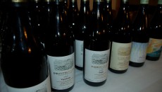 Uno dei cru aziendali, questo dedicato alla Barbera che gioca già dal naso più su eleganza che sulla potenza. Rotonda e carnosa con frutta di bosco rossa e nera in...