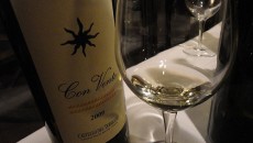 Cambiamento di uvaggio che lo porta dal Sauvignon in prevalenza verso il Viogner, tra l’altro in grande aumento sulla costa toscana. Bel colore dorato e ricco di sfumature, naso tra...