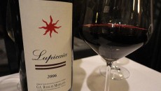 Annata classica sulla costa Toscana e il Lupicaia appare al suo meglio con un cabernet balsamico e ricco come poche altre volte. Ricco ed energico con note quasi da Rodano...