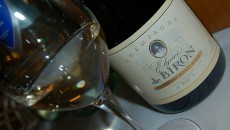 Elyane de Biron Comtes de Dampierre Champagne Brut Da Comtes de Dampierre, una cuvèe esemplare per la Champagne con il suo 40% Pinot Meunier, 30% Pinot Nero e 30 Chardonnay. Colore vivido e chiaro, naso essenziale ma completo...