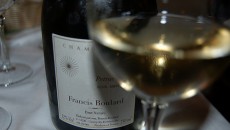 Cuvèe Petraea Francis Boulard XCVII-MMVI: manuale pratico per la Solera nello Champagne La cuvèe perpetua, il mito del metodo Soleras applicato allo Champagne. Istituita dal 1997 (come riporta in numero romano il XCVII in etichetta), un compendio di 9 annate nei vigneti ...