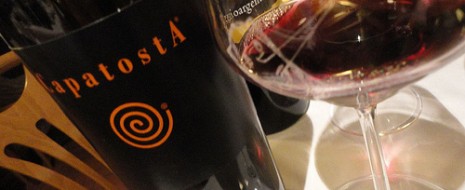 Capatosta Morellino di Scansano Riserva DOCG 2008 PoggioargentierA Uno dei vini più camaleontici nella sua storia che ha attraversato gli ultimi 15 anni di vino toscano assecondando e interpretando tutte le teorie in voga del momento rispecchiando sempre...