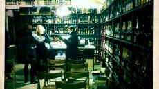 Altra tappa del Divinando tour di questo Febbraio e scoperta di un luogo piuttosto particolare e magico con bottiglie ognidove e un luogo (enoteca Da David) che racconta di decine...