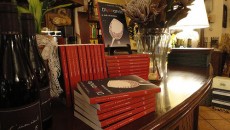 Bel pubblico martedì  sera da Maurizio Tafani di Enotria, molti appassionati devoti al locale (che ormai da 20 anni almeno a Firenze organizza serate e degustazioni). Quasi tutti ovviamente interessati...