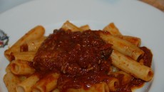 Ecco il nostro piccolo adattamento dalla ricetta originale dell’Artusi, presumibilmente quella che aveva in mente Pinocchio nel capitolo XXXIII del libro quando  “prese una boccata di paglia tritata: ma in...