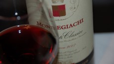 Chianti Classico Riserva Montegiachi Geografico 2007 Per Fuori di Taste da Burde Marco Toti con questo vino proveniente dalla Berardenga e dai possedimenti di una delle famiglie più antiche senesi un Chianti Classico molto tipico, austero...