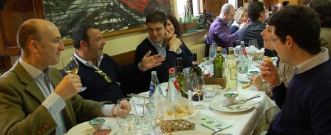 L’Unità dei ViniBuoni d’Italia a Tavola…un percorso storico a tavola con Artusi e la cucina toscana Sabato scorso abbiamo avuto il piacere di ospitare Mario Busso e la commissione Toscana della guida Vini Buoni d’Italia Touring condotta da Guido Ricciarelli nonchè molti produttori da Toscana, Piemonte...