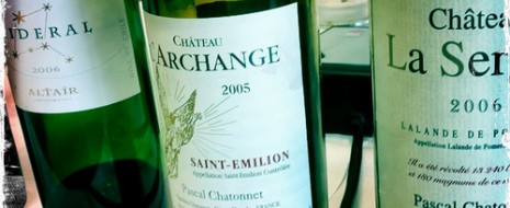 Leonardo Romanelli in francese discute al termine di una bella degustazione con vine dagli USA, dal Chile, dal Canada, dalla Spagna (Vega Sicilia!) e dal Medoc con Pascal Chatonnet, enologo...