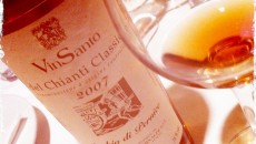 Castello di Monterinaldi Vin Santo Occhio di Pernice 2007 Colore rosa bellissimo e quasi da hello kitty, note con smalti e lacca un poco in evidenza, prima annata prodotta di questa tipologia qui a Monterinaldi e ci può stare....