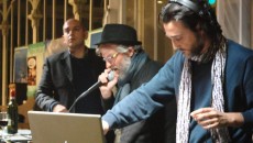 Debutto ieri sera alle 22:30 sul main stage di Degustibooks dell’esperimento di fondere musica techno, dj performance e degustazione di cibo e vino…Un’idea bislacca ma solo in apparenza, se calata...