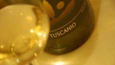 Delicato floreale e pimpante, sottile senza mai slargarsi e sempre coerente con l’idea di Vermentino serio, rifuggendo il più possibile il modello bolgherese. Stefano Bonaguidi realizza un bianco toscano credibile...