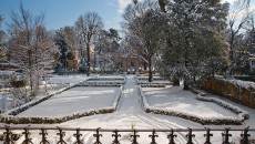 Non so se sarà imbiancato come in queste bellissime foto il  Giardino della Gherardesca ma di sicuro sarà scintillante e più natalizio del Natale il Four Season’s di Firenze domenica...