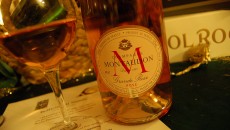 Champagne Montaudon Grand Rosè Una grande maison solo recentemente acquisita da LVMH ma da tanti anni sulla breccia grazie alle grandi capacità della famiglia Montaudon di sottolineare e accompagnare momenti speciali che spiegano la...