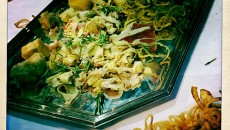Sarde in saor, porchetta rivisitata e tante altre leccornie a Vinitaly al frequentatissimo stand di Rocca delle MAcie. Una bella occasione per due chiacchere con il nuovo chef appena insediatosi...