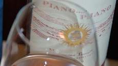 Appena nato questo rosato ha un impatto al naso delicato e suadente di arancio lampone e fragola per poi tramutarsi in bocca in vino corposo ma piacevole, con alcol non...