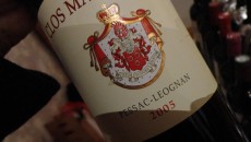Dal paese di Martillac, un tenuta di 6 ettari su suoli classici delle Graves composti da detriti della Garonna e argille plioceniche e mioceniche. Acquistato da Stephan Von Neipperg nel...