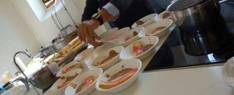 Durante la Fiera di Firenze abbiamo trovato tempo e persone disposte a sentirci raccontare la storia di questo dolce che riassume tanto della nostra storia e delle nostre abitudini. Ecco...