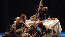 Vino è Teatro: Principe Pallavicini e Miseria e Nobiltà di Cesanese e Malvasia Puntinata Se Teatro dev’essere dobbiamo concentrarci su una piece dal titolo emblematico come Miseria e Nobiltà, soprattutto pensando al Cesanese prodotto da Principe Pallavicini, casa antica nobiliare dell’agro romano ma anche...