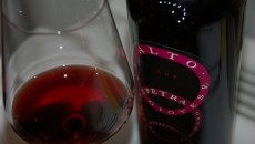 Alto Sangiovese Petra Toscana Rosso IGT 2008 La scommessa più difficile per Petra e Terra Moretti ovvero realizzare un sangiovese in purezza che rispetti il vitigno ma che parli mediterraneo. Dopo anni e vari esperimenti ecco un...