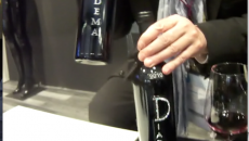 Diadema, il nuovo Made in Italy nel vino e il vino senza brillantini, se volete… Alberto Giannotti presenta il nuovo vino quotidiano con un nome che non era ancora apparso incredibilmente ovvero D’Vino che riporta l’etichetta Made in Italy. Ma come mai nessuno finora ci...