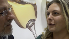 Lo sguardo del vino si posa sulla Vernaccia di San Gimignano per God Save the Wine al Fusion Gallery del 29 Maggio a Firenze Espressione e vanto di una città potentissima nei secoli scorsi, oggi sta riscoprendo una nuova giovinezza dopo anni in cui ha prevalso la logica del vino souvenir perfetto come ricordo...